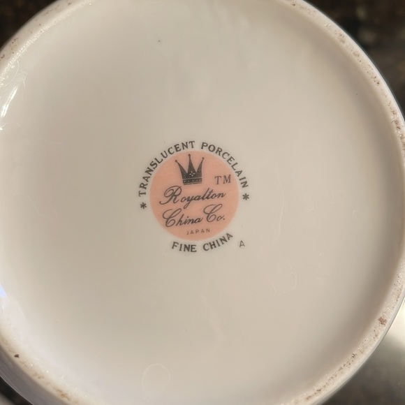 Vintage Royalton China Company Porcelain Teapot with some wear from age and use - Picture 14 of 14